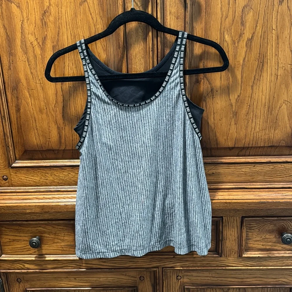 π4/$15π NWOT Nike girls XL tank with built in sports bra - Picture 4 of 7